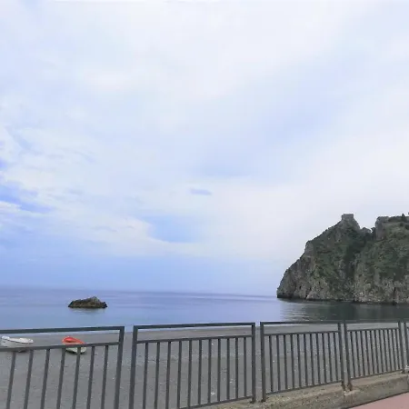 Semesterbostad Monolocale Bacchelli SantʼAlessio Siculo